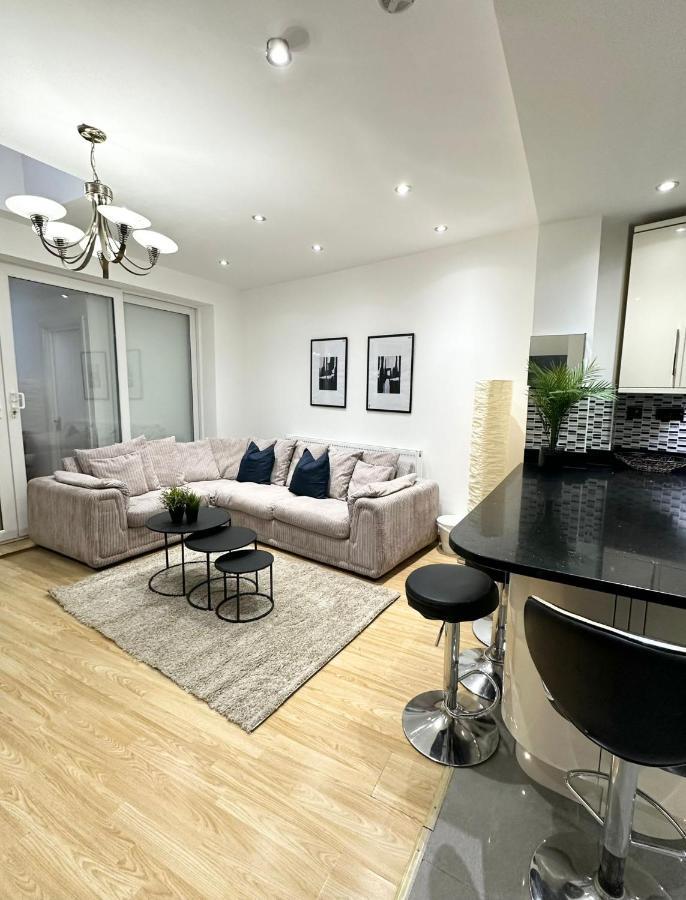 Relaxing Room In Spacious House London Exteriör bild